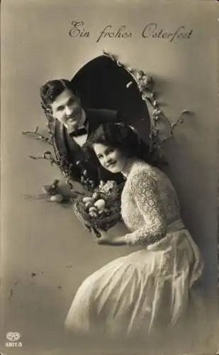 Ak Glückwunsch Ostern, Mann und Frau mit Ostereiern