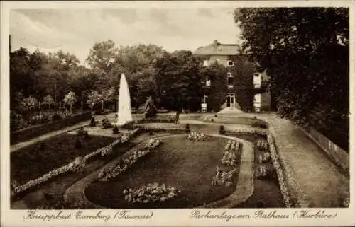 Ak Bad Camberg im Taunus, Parkanlagen, Rathaus, Kurbüro, Springbrunnen