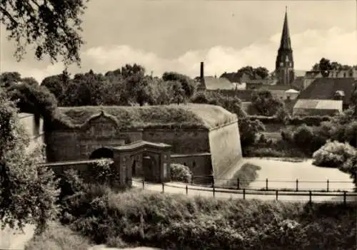 Ak Dömitz an der Elbe Mecklenburg, Teilansicht, Blick vom Wall, Kirchturm