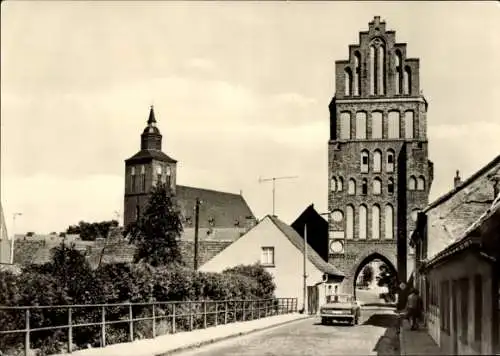 Ak Altentreptow in Mecklenburg Vorpommern, Brandenburger Tor, Rudolf-Breitscheid-Straße