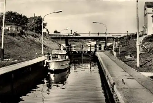 Ak Fürstenberg a.d. Havel,  Schleuse, Brücke