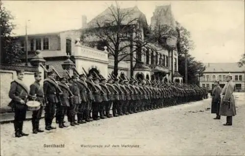 Ak Geesthacht an der Elbe, Marktplatz, Wachtparade