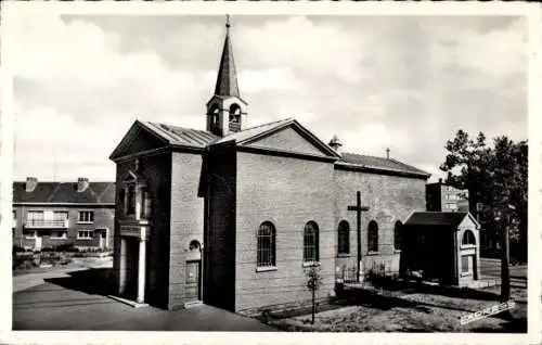Ak Dunkerque Nord, La Petite Chapelle, Chapelle de N.-D. des Dunes avec la Croix de Jerusalem
