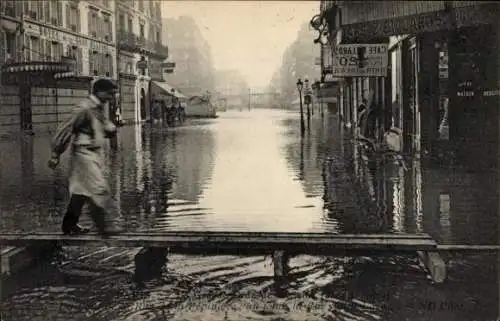 Ak Paris VIIIe Élysée, Rue Saint-Lazare, Überschwemmung der Seine, Januar 1910