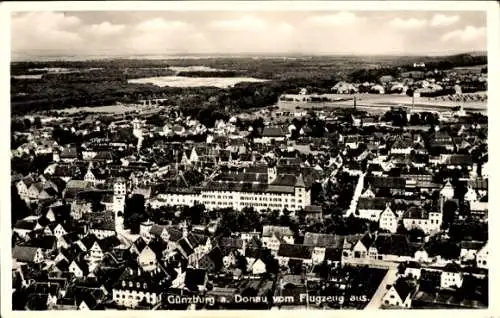 Ak Günzburg in Schwaben, Fliegeraufnahme von der Ortschaft