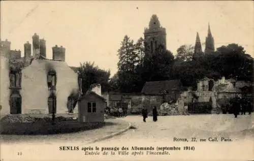 Ak Senlis Oise, Apres le passage des Allemands, Entree de la Ville apres l'incendie, Royer, Rue Cail