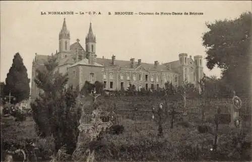 Ak Briouze Orne, Blick zum Kloster, Notre Dame de Briouze