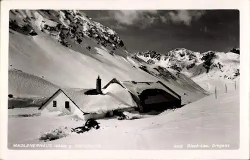 Ak Gaschurn in Vorarlberg, Madlenerhaus im Schnee