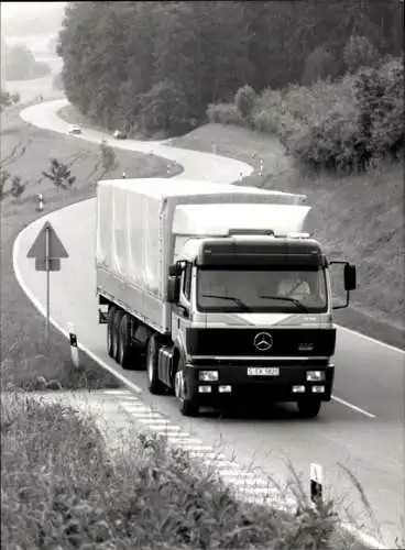 Foto Autos, Mercedes-Benz-Schwerlastwagen, Turbomotor OM 442 LA, Autokennzeichen SEK 5820