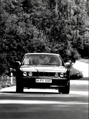 Foto Auto, Neuer 7er-Reihe von BMW, Autokennzeichen MPY 6197