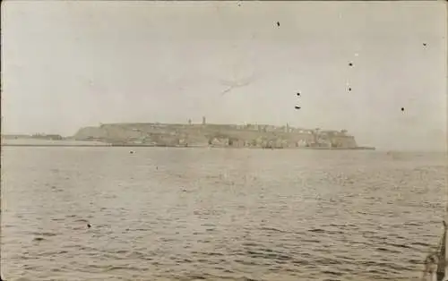 Foto Ak Nordseeinsel Helgoland, Blick aus der Ferne