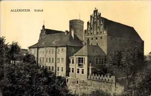 Ak Olsztyn Allenstein Ostpreußen, Blick auf das Schloss, Giebel, Turm