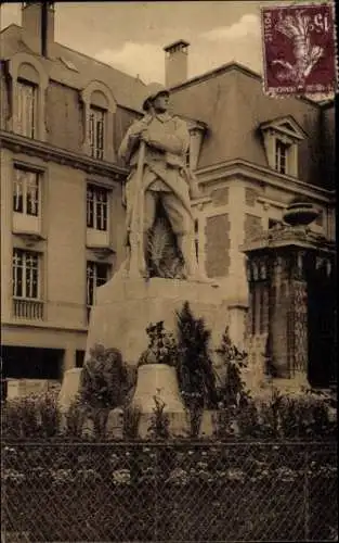 Ak Reims Marne, Kriegerdenkmal 132. u. 332. Infanterie-Regiment und 46. Regiment