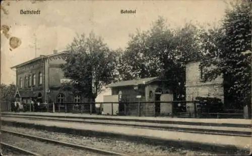 Ak Hattstedt in Nordfriesland, Bahnhof, Gleisansicht