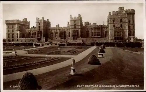 Ak Windsor Berkshire England, Schloss Windsor, Ostterrasse, Gärten