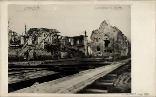 Foto Ak Diksmuide Diksmuide Westflandern, zerschossene Kirche