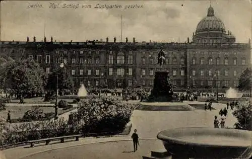 Ak Berlin Mitte, Königliches Schloss, Statue