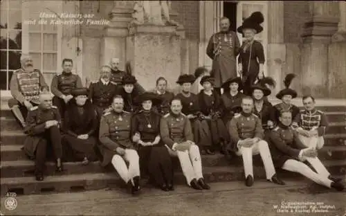 Ak Kaiserpaar mit der kaiserlichen Familie, Kaiserin Auguste Viktoria, Kaiser Wilhelm II