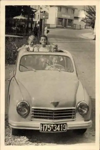 Foto Kinder in einem Automobil, Gutbrod, H75 3419