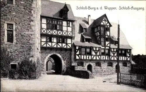 Ak Burg an der Wupper Solingen, Schloss Burg, Schloss-Ausgang, Fachwerk