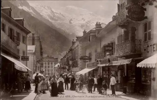 Ak Chamonix Mont Blanc Haute Savoie, Rue Nationale, Mont Blanc