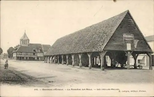 Ak La Ferriére sur Risle Eure, Les vieilles Halles