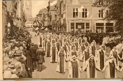 24 Ak Bruges Brügge Flandern Westflandern, Prozession von Saint Sang, im passenden Heft