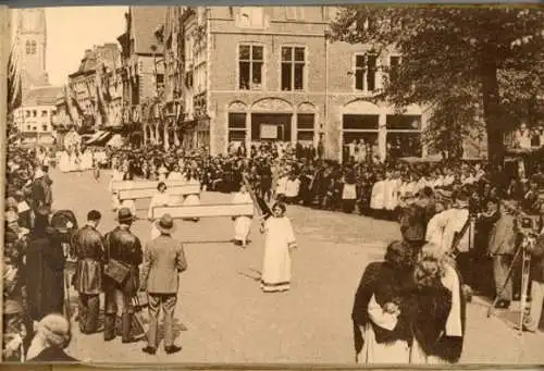24 Ak Bruges Brügge Flandern Westflandern, Prozession von Saint Sang, im passenden Heft