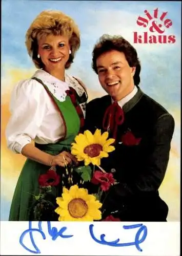 Ak Schauspieler und Sänger Gitte und Klaus, Portrait, Autogramm, Blumen, Tracht