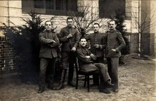 Foto Ak Zossen in Brandenburg, Deutsche Soldaten in Uniformen, Casino, Jahr 1915