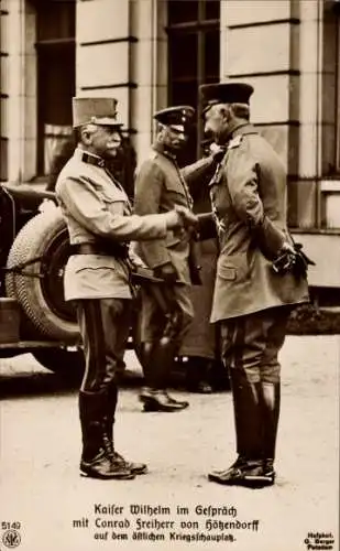 Ak Kaiser Wilhelm II. im Gespräch mit Conrad Freiherr von Hötzendorff, östlicher Kriegsschauplatz