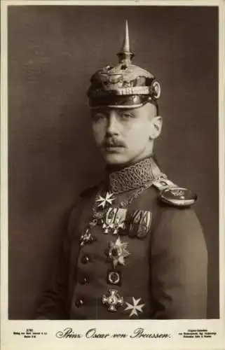 Ak Prinz Oskar von Preußen, Portrait in Uniform, Pickelhaube