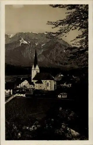 Ak Adnet Salzburg, Blick über die Kirche mit anliegenden Häuser zum Unterberg