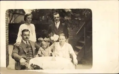 Foto Ak Büdelsdorf, Familie, Ingeborg 5 Jahre alt, Juli 1927, Tante Tine, Annenstraße