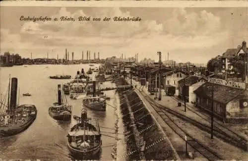 Ak Ludwigshafen am Rhein, Teilansicht, Hafen, Blick von der Rheinbrücke, Gebrüder Kröll, Schiffe