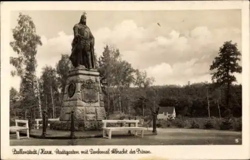 Ak Ballenstedt im Harz, Stadtgarten mit Denkmal Albrecht des Bären