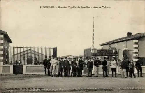 Ak Luneville Meurthe et Moselle, Quartier Treuille de Beaulieu, Avenue Voltaire, Gruppenbild