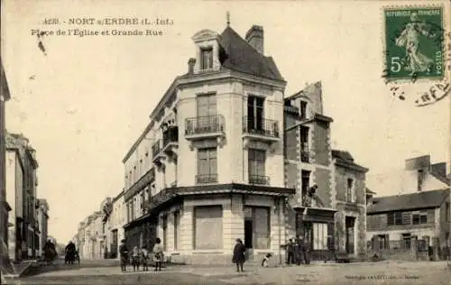 Ak Nort sur Erdre Loire Atlantique, Place de l'Eglise et Grande Rue