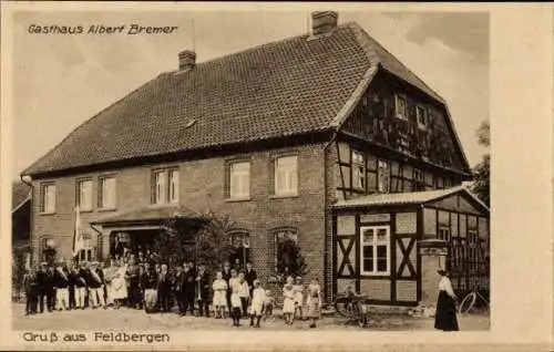 Ak Feldbergen Söhlde in Niedersachsen, Gasthaus Albert Bremer, Totalansicht, Gruppenfoto