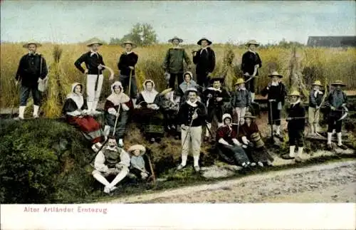 Ak Alter Artländer Erntezug, Gruppenportrait, Bauern bei der Ernte