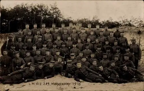 Foto Ak Markendorf Melle in Niedersachsen, Gruppenportrait des Regiments, 1916