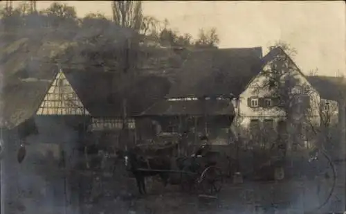 Foto Ak Gochsen Hardthausen am Kocher, Kutsche vor einem Bauernhof