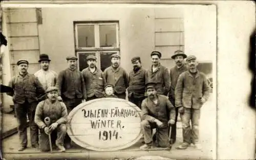 Foto Ak Hamburg Nord Uhlenhorst, Arbeiter vor dem Uhlenhorster Fährhaus Winter 1914