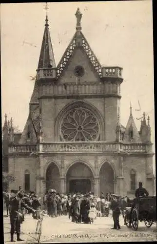 Ak Chatou Yvelines, L'Eglise sortie de la Messe