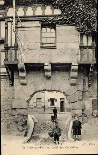 Ak Mantes Yvelines, La Porte aux Pretres, Quai des Cordeliers