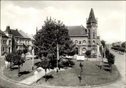 Ak Zahna an der Elster, Rathaus, Platz