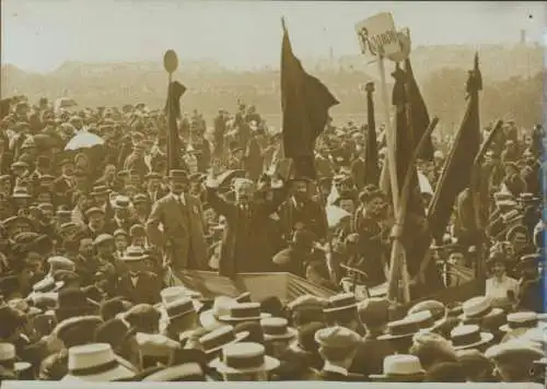 Foto Le Pré-Saint-Gervais, Demonstration in Pré-Saint-Gervais gegen das Dreijahresgesetz 1913