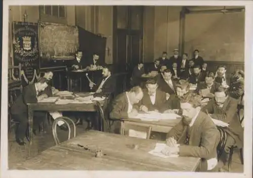 Foto Paris, Das Büro des Ausschusses des Kongresses der Jungenfriseursalons 1911