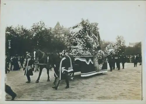 Foto Paris, Beerdigung von M-Rochefort, dem Streitwagen der Kronen, 1913