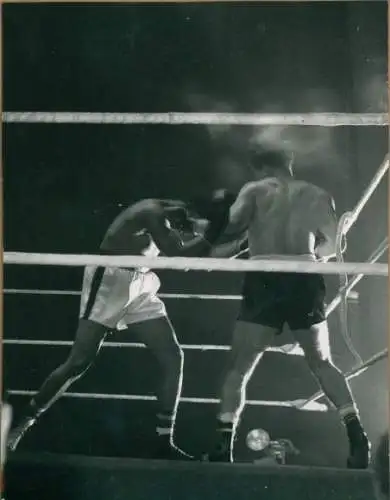 Foto Boxer bei einem Boxkampf, Nino Valdes